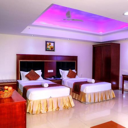 Hotel Hiton Perintalmanna Bagian luar foto