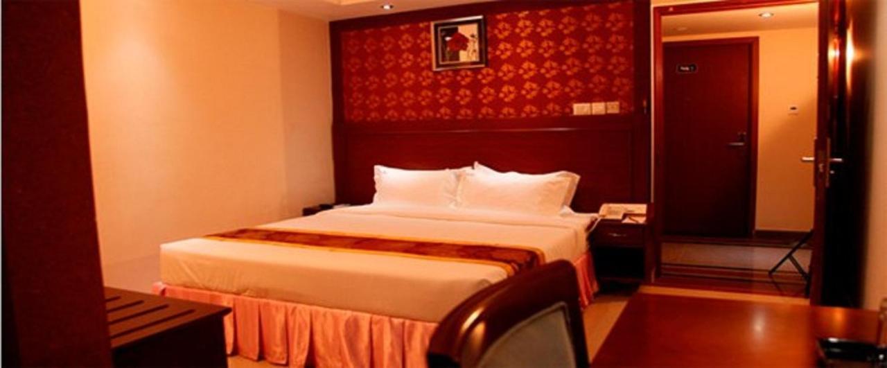 Hotel Hiton Perintalmanna Bagian luar foto