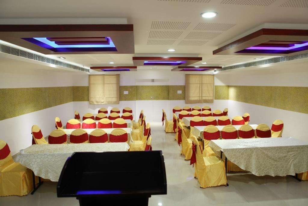Hotel Hiton Perintalmanna Bagian luar foto
