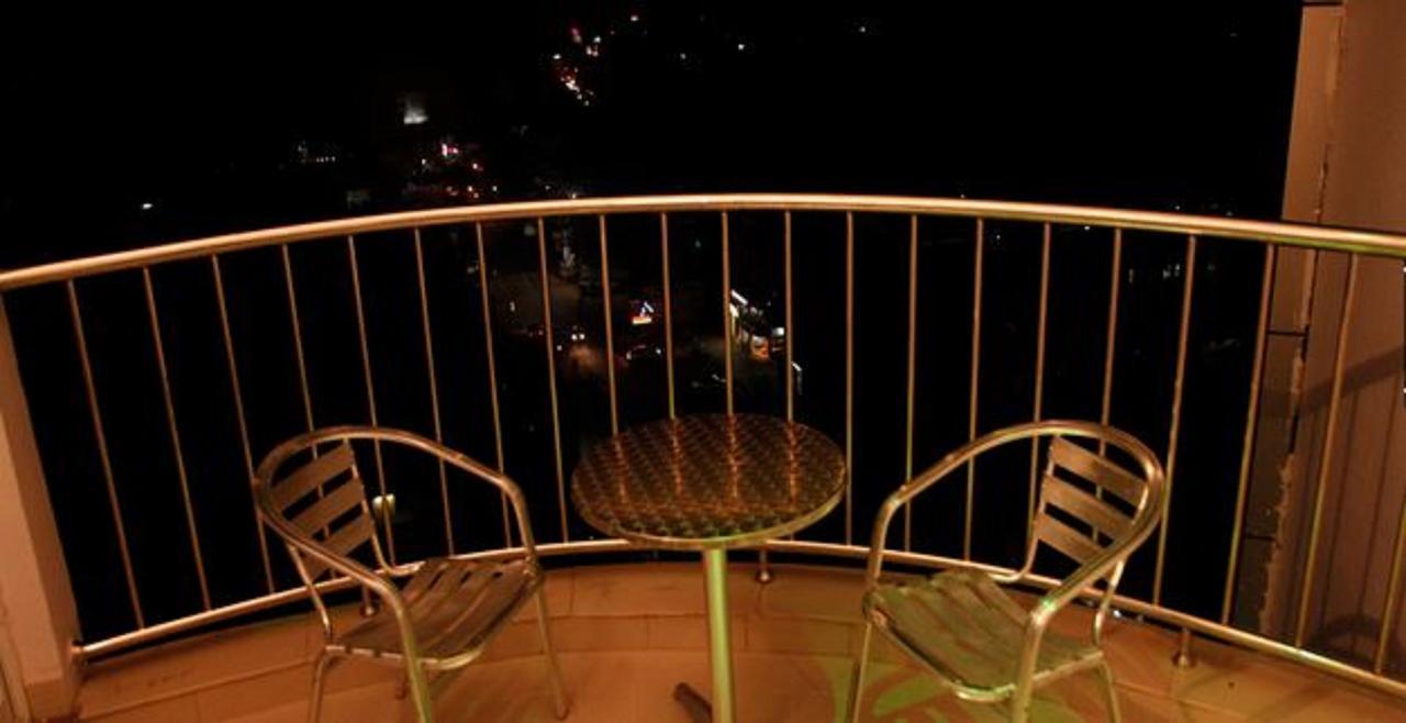 Hotel Hiton Perintalmanna Bagian luar foto