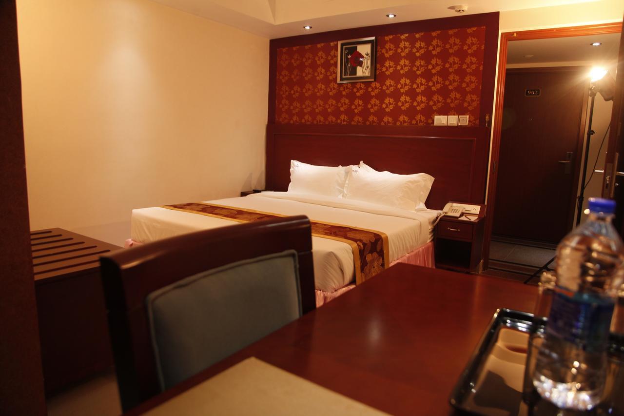 Hotel Hiton Perintalmanna Bagian luar foto