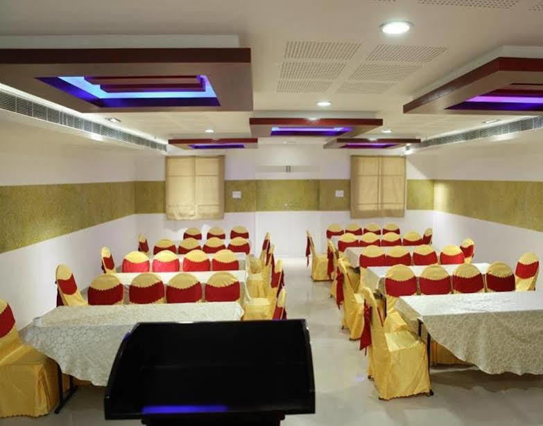 Hotel Hiton Perintalmanna Bagian luar foto